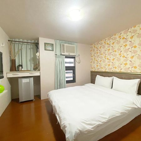 Fengjia 101 Apartment Тайджун Екстериор снимка