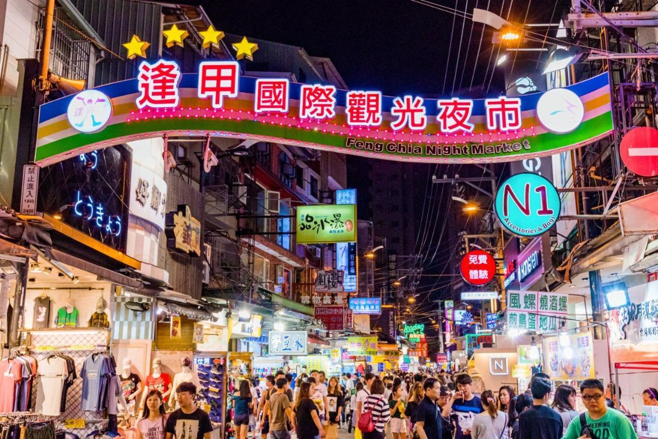 Fengjia 101 Apartment Тайджун Екстериор снимка