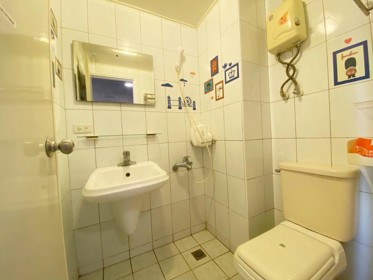 Fengjia 101 Apartment Тайджун Екстериор снимка